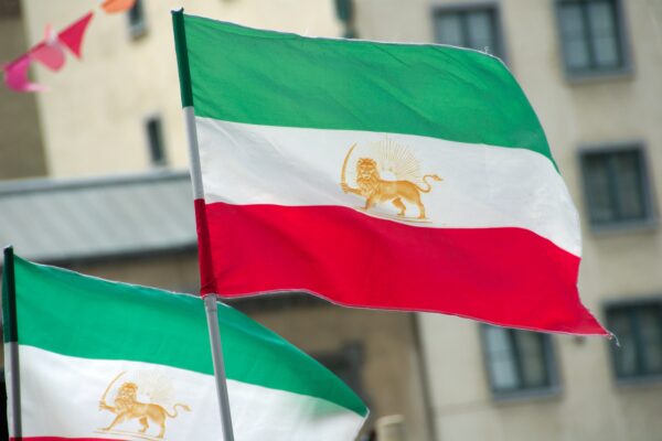Iranian_flags_with_sun_and_lion